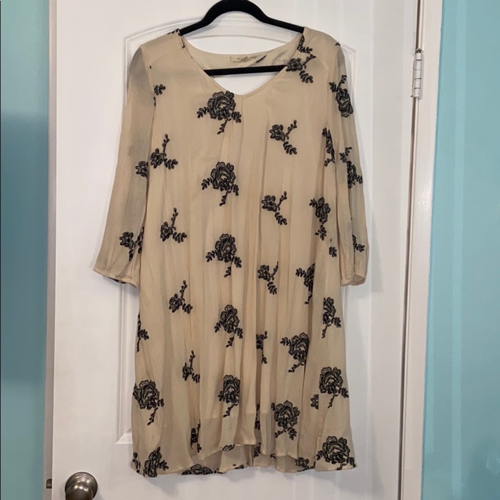 Cream floral detailed long sleeve dress